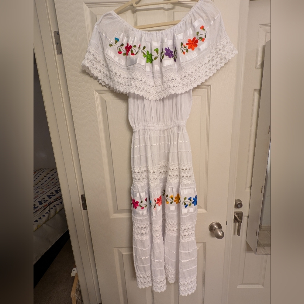 NEW! Beautiful White Dress From Mexico! Size S/M - Picture 2 of 8